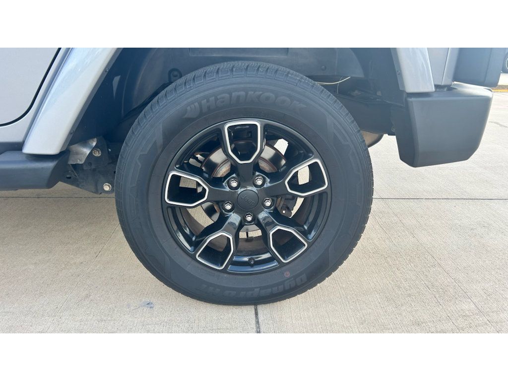 Used 2017 Jeep Wrangler Unlimited Sahara AWD/4WD image 5