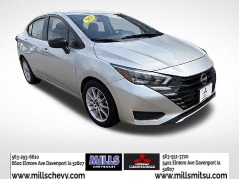 Used 2023 Nissan Versa SR w/ Trunk Package FWD image 3