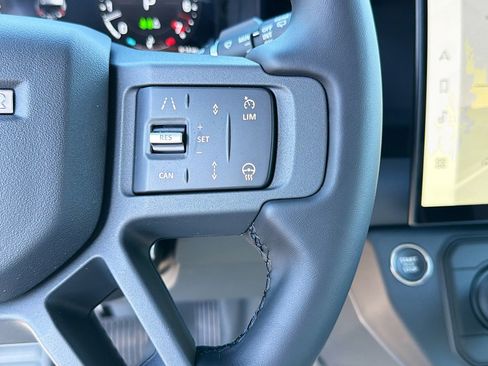 New 2026 Land Rover Defender 110 X-Dynamic SE image 38