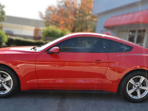 Used 2021 Ford Mustang Coupe image 11