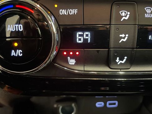 Used 2025 Chevrolet Trax ACTIV FWD image 37