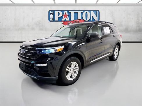 Used 2023 Ford Explorer XLT w/ Equipment Group 202A AWD/4WD image 3