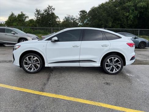 Used 2023 Audi Q4 e-tron Premium w/ Convenience Package AWD/4WD image 8