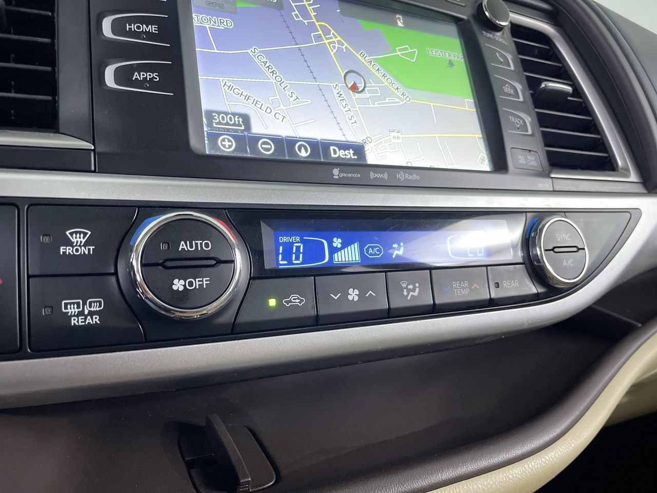 Used 2017 Toyota Highlander XLE AWD/4WD image 18