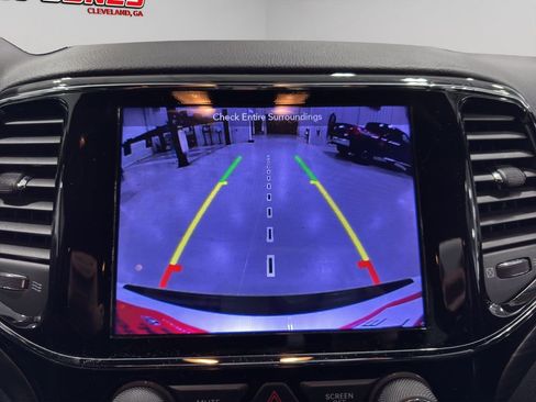 Used 2019 Jeep Grand Cherokee Laredo w/ Laredo X Package image 32