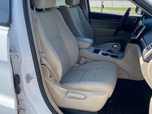 Used 2017 Jeep Grand Cherokee Laredo w/ Quick Order Package 23E AWD/4WD image 23
