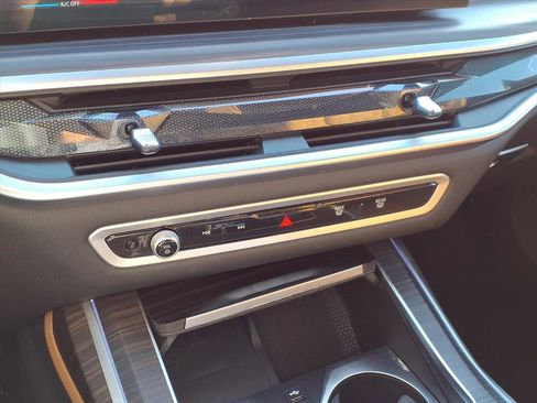 Used 2025 BMW X7 xDrive40i w/ M Sport Package image 10