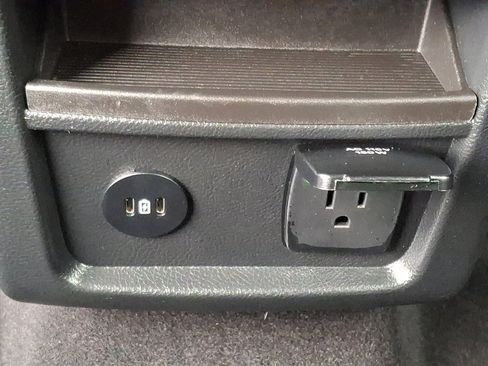 Used 2024 Ford Edge SEL w/ Convenience Package image 11