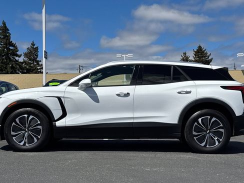 Used 2024 Chevrolet Blazer EV LT AWD/4WD image 8