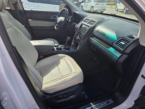 Used 2017 Ford Explorer Platinum AWD/4WD image 14