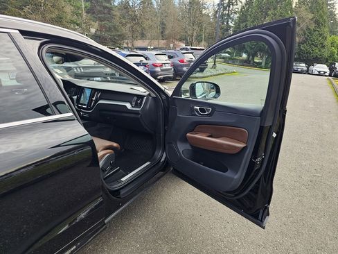 Used 2019 Volvo XC60 T5 Momentum w/ Protection Package Premier AWD/4WD image 27