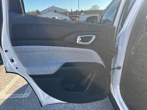 Used 2023 Jeep Compass Latitude w/ Convenience Group image 21