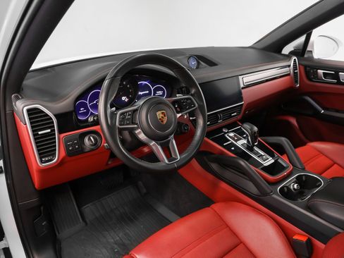 Certified 2022 Porsche Cayenne Platinum Edition image 48
