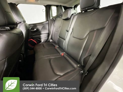 Used 2018 Jeep Renegade Trailhawk AWD/4WD image 26