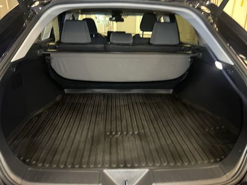Used 2024 Toyota Venza LE AWD/4WD image 18