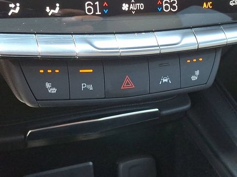 Used 2024 Cadillac XT4 Luxury w/ Cold Weather Package AWD/4WD image 26