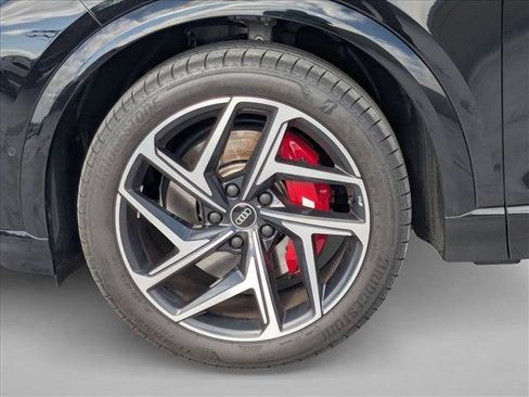 Used 2025 Audi SQ6 e-tron Premium Plus AWD/4WD image 19