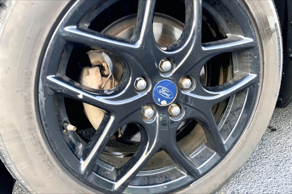 Used 2016 Ford Focus SE w/ Equipment Group 201A FWD image 3