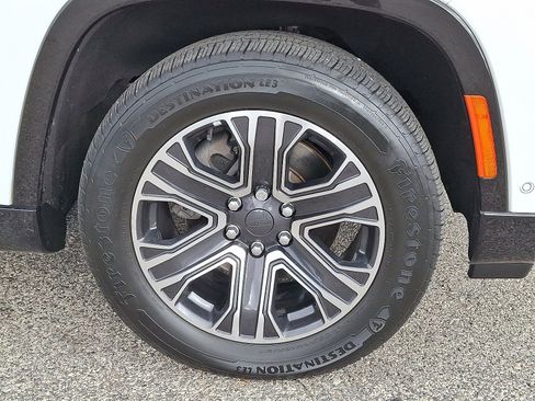 Used 2023 Jeep Wagoneer L Series II image 8