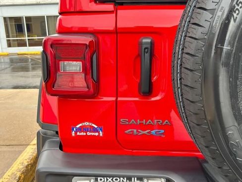 Used 2025 Jeep Wrangler Unlimited Sahara w/ Safety Group AWD/4WD image 9