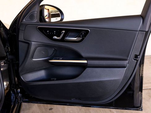 Used 2025 Mercedes-Benz C 300 Sedan image 25