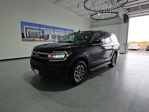 Used 2024 Ford Expedition XLT RWD image 4