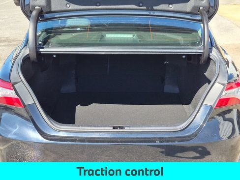 Used 2020 Toyota Camry XSE FWD image 27