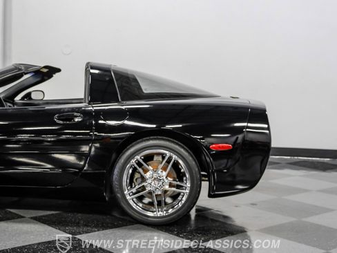 Used 2004 Chevrolet Corvette Coupe w/ Preferred Equipment Group image 22