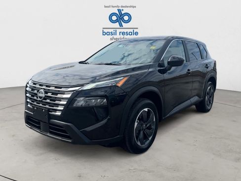 Used 2025 Nissan Rogue SV image 2