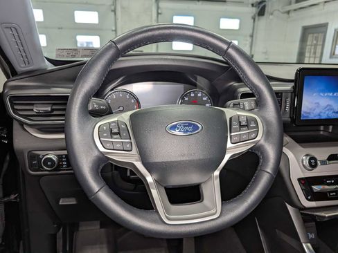 Used 2023 Ford Explorer XLT w/ Equipment Group 202A AWD/4WD image 39