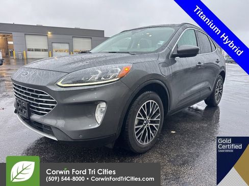 Used 2022 Ford Escape Titanium w/ Class II Trailer Tow Package image 1