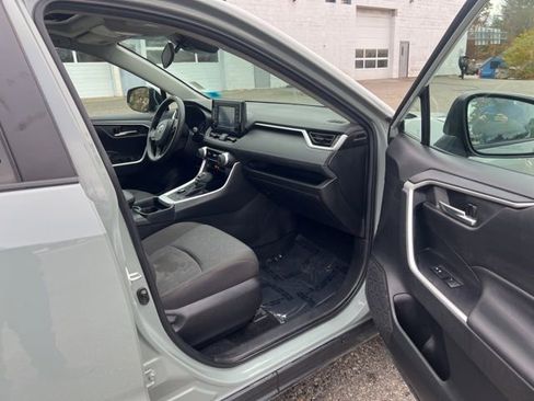 Used 2021 Toyota RAV4 XLE w/ Convenience Package image 13