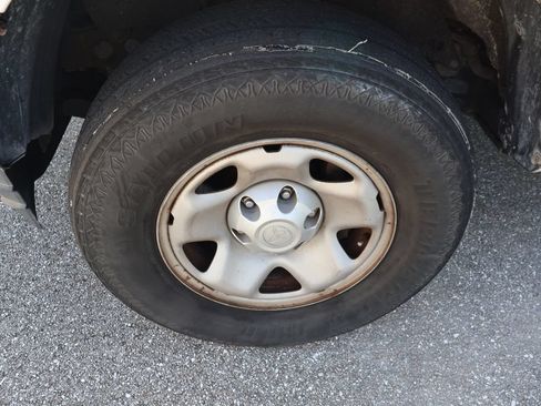Used 2019 Toyota Tacoma SR RWD image 4