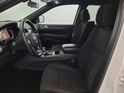Used 2020 Jeep Grand Cherokee Laredo AWD/4WD image 16