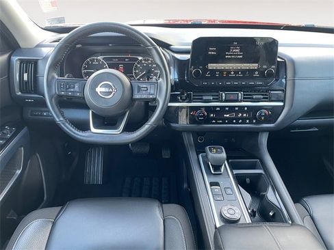 Used 2025 Nissan Pathfinder SL w/ Black Appearance Package image 10