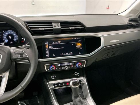 Certified 2025 Audi Q3 2.0T Premium w/ Convenience Package image 9