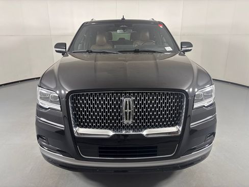 Used 2023 Lincoln Navigator L Reserve AWD/4WD image 3
