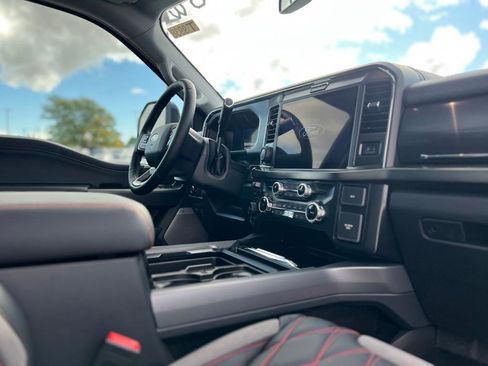 New 2026 Ford F250 Lariat w/ Black Appearance Package image 31