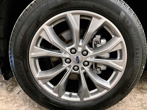 Certified 2022 Ford Explorer XLT w/ Equipment Group 202A image 8