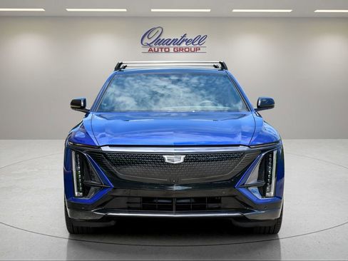 Used 2025 Cadillac Lyriq Sport AWD/4WD image 9