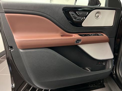 Used 2025 Lincoln Aviator Reserve w/ Equipment Group 201A image 32