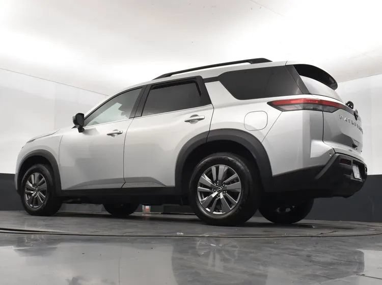 Used 2025 Nissan Pathfinder SV AWD/4WD image 12