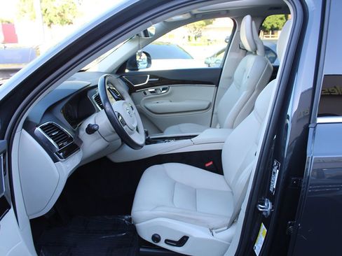 Used 2017 Volvo XC90 T6 Momentum w/ Vision Package image 22