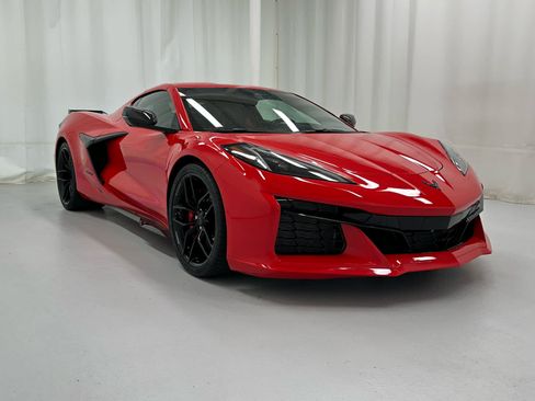 Used 2025 Chevrolet Corvette Z06 RWD image 1