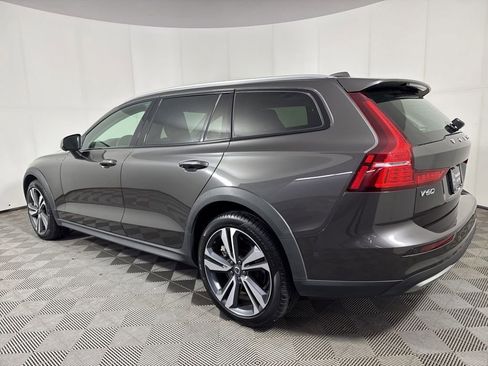 Used 2025 Volvo V60 B5 Cross Country Plus AWD/4WD image 3