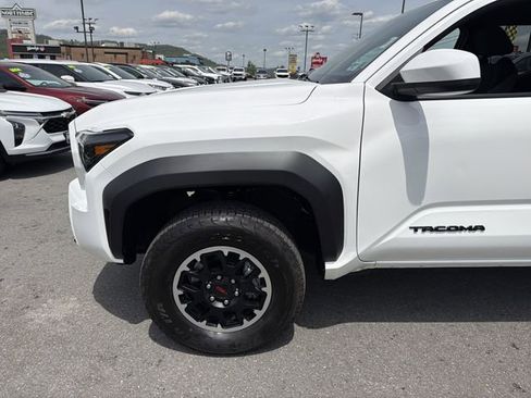 Used 2025 Toyota Tacoma TRD Off-Road AWD/4WD image 12