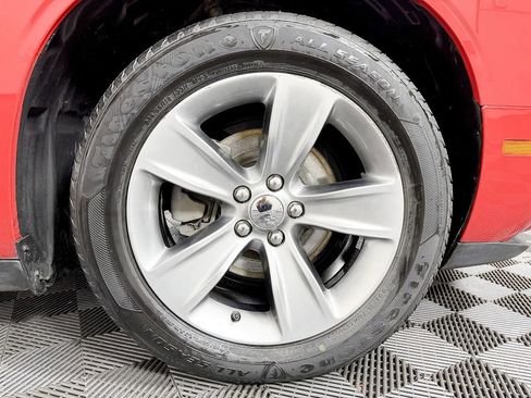 Used 2015 Dodge Challenger SXT w/ Driver Convenience Group RWD image 25