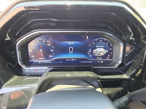 Used 2023 Chevrolet Silverado 1500 LT AWD/4WD image 38
