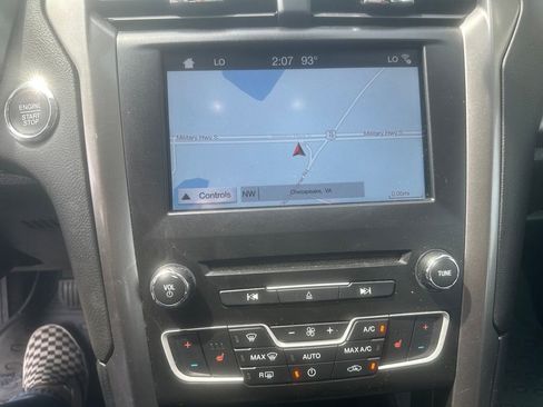 Used 2017 Ford Fusion SE w/ Fusion SE Technology Package FWD image 11