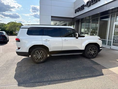 Used 2025 Lexus GX 550 w/ Accessory Package (2T) AWD/4WD image 18
